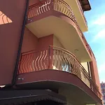 Konukevi Jane 3*
