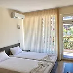 Jane Konukevi 3*