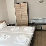 Konukevi Jane 3*